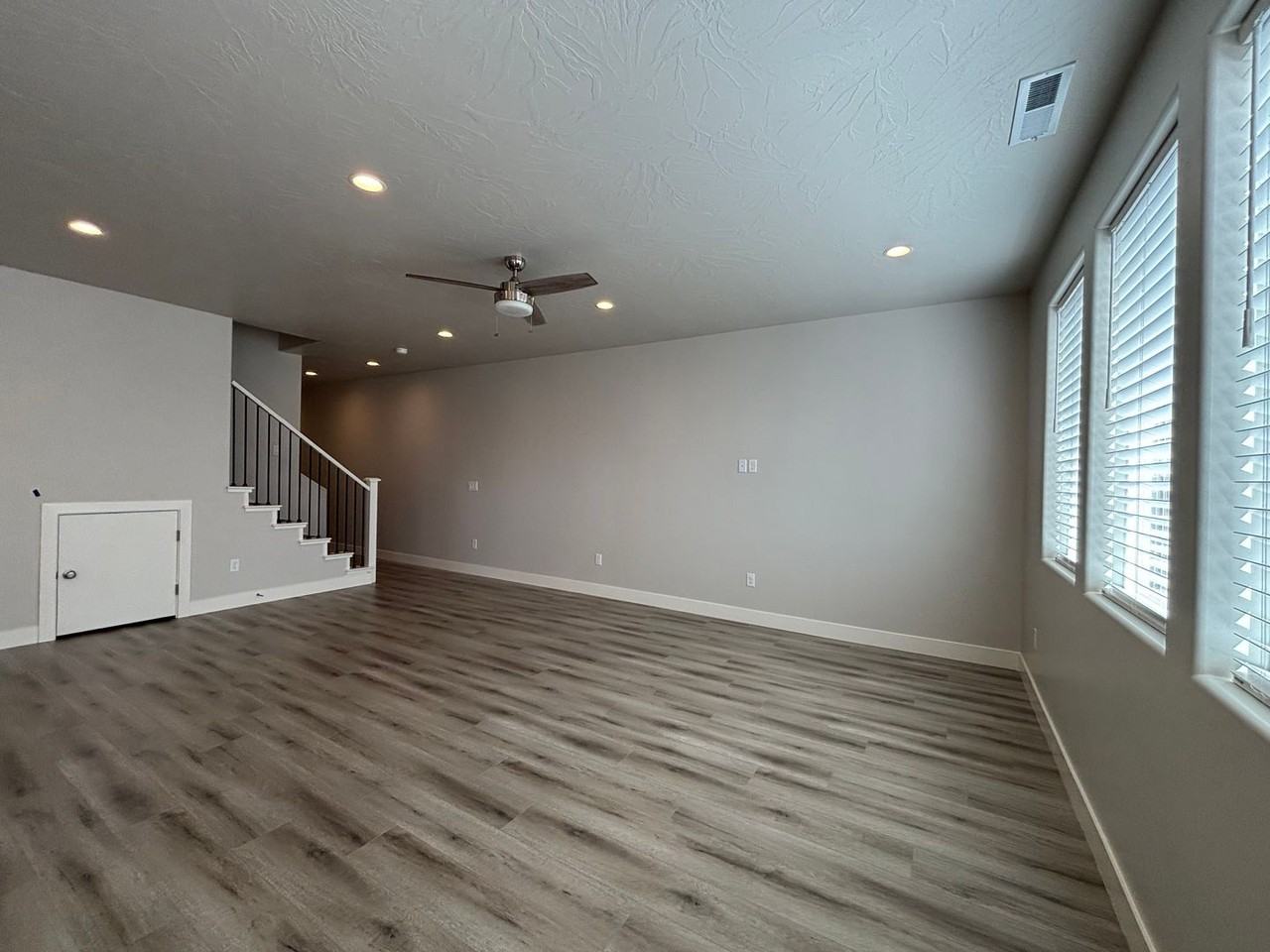 1061 S 4380 W - Photo 6 of 48