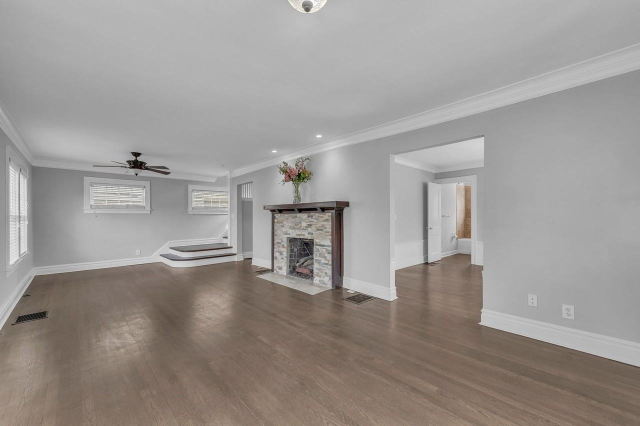 5545 Harrison St - Photo 5 of 27