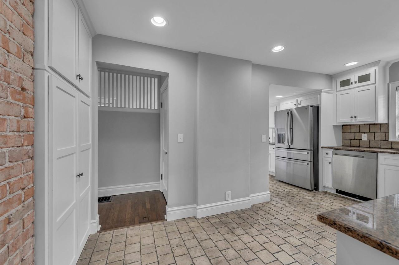 5545 Harrison St - Photo 7 of 27