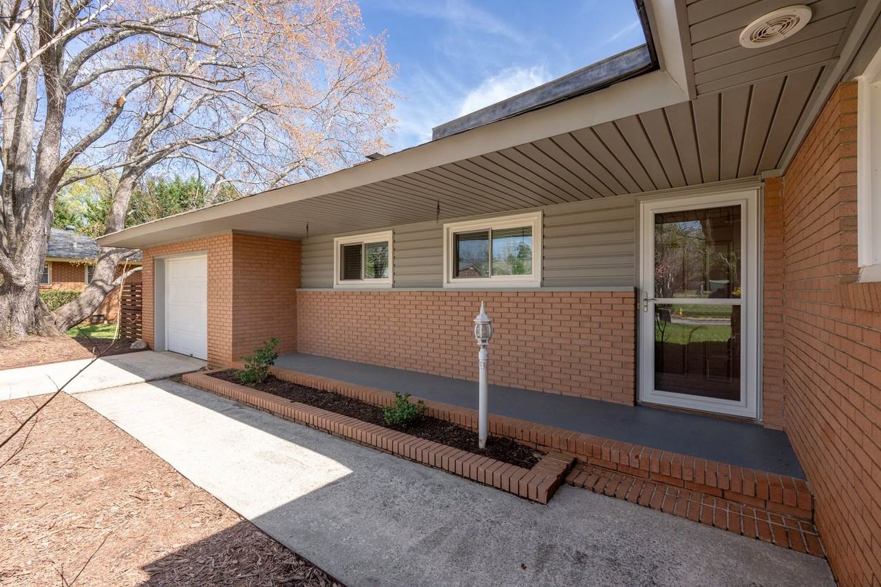 7 Camelback Rd - Photo 4 of 30
