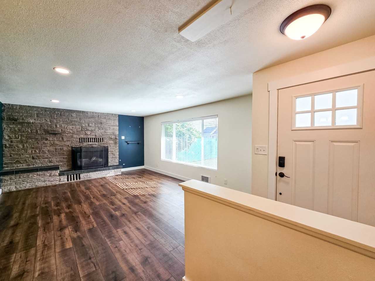 1071 Alder Ave - Photo 3 of 18