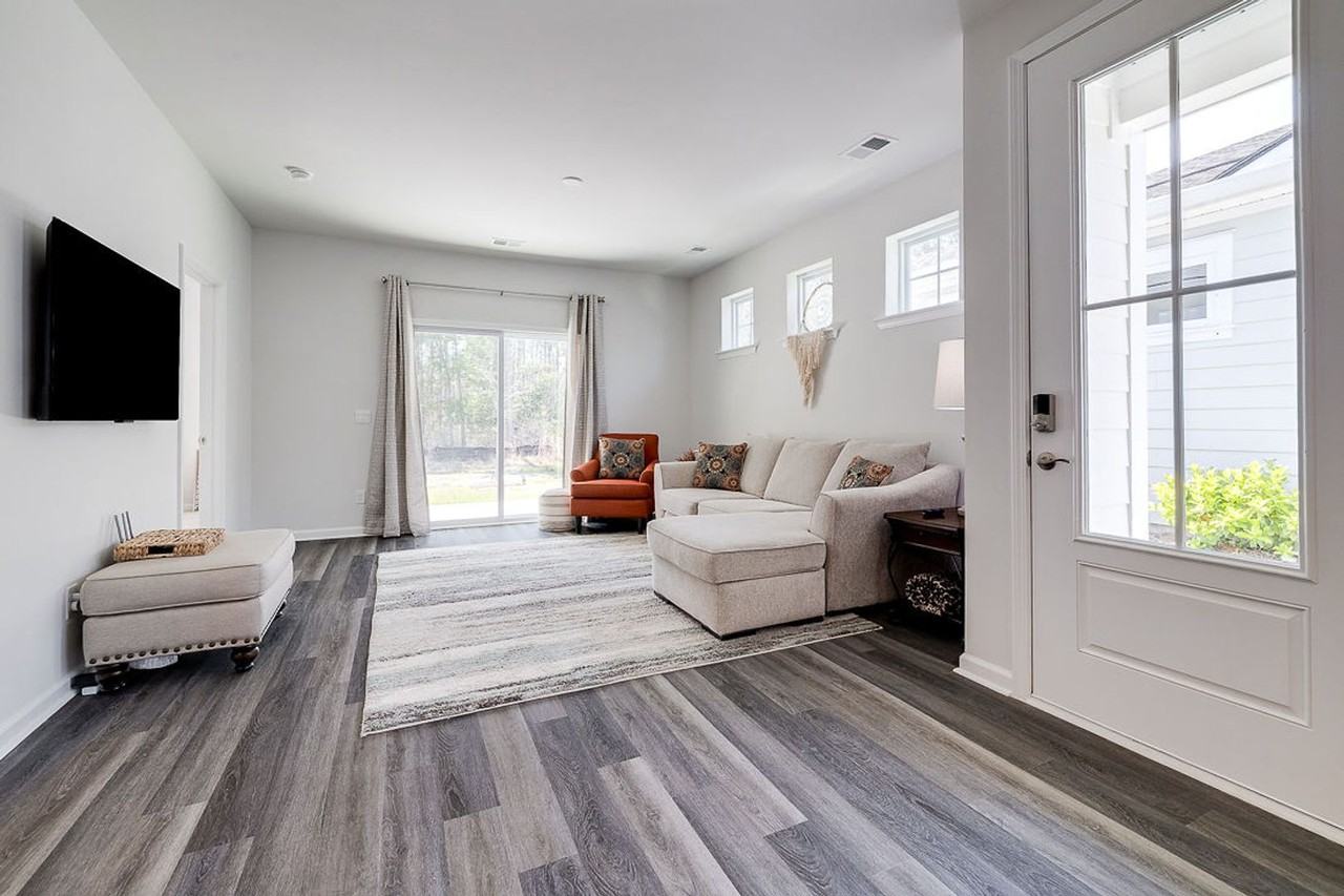 151 Holloway Hl - Photo 5 of 50