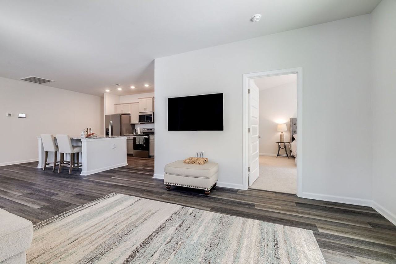 151 Holloway Hl - Photo 6 of 50