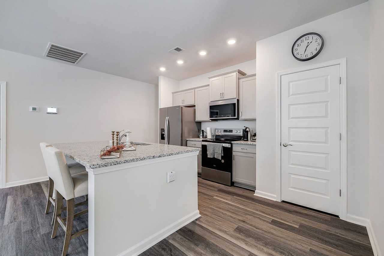 151 Holloway Hl - Photo 7 of 50