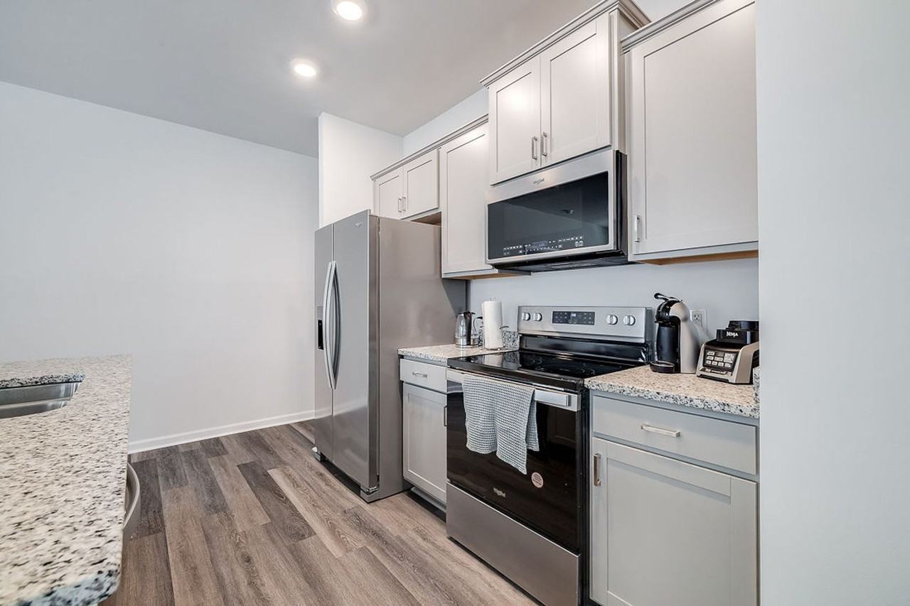 151 Holloway Hl - Photo 2 of 50
