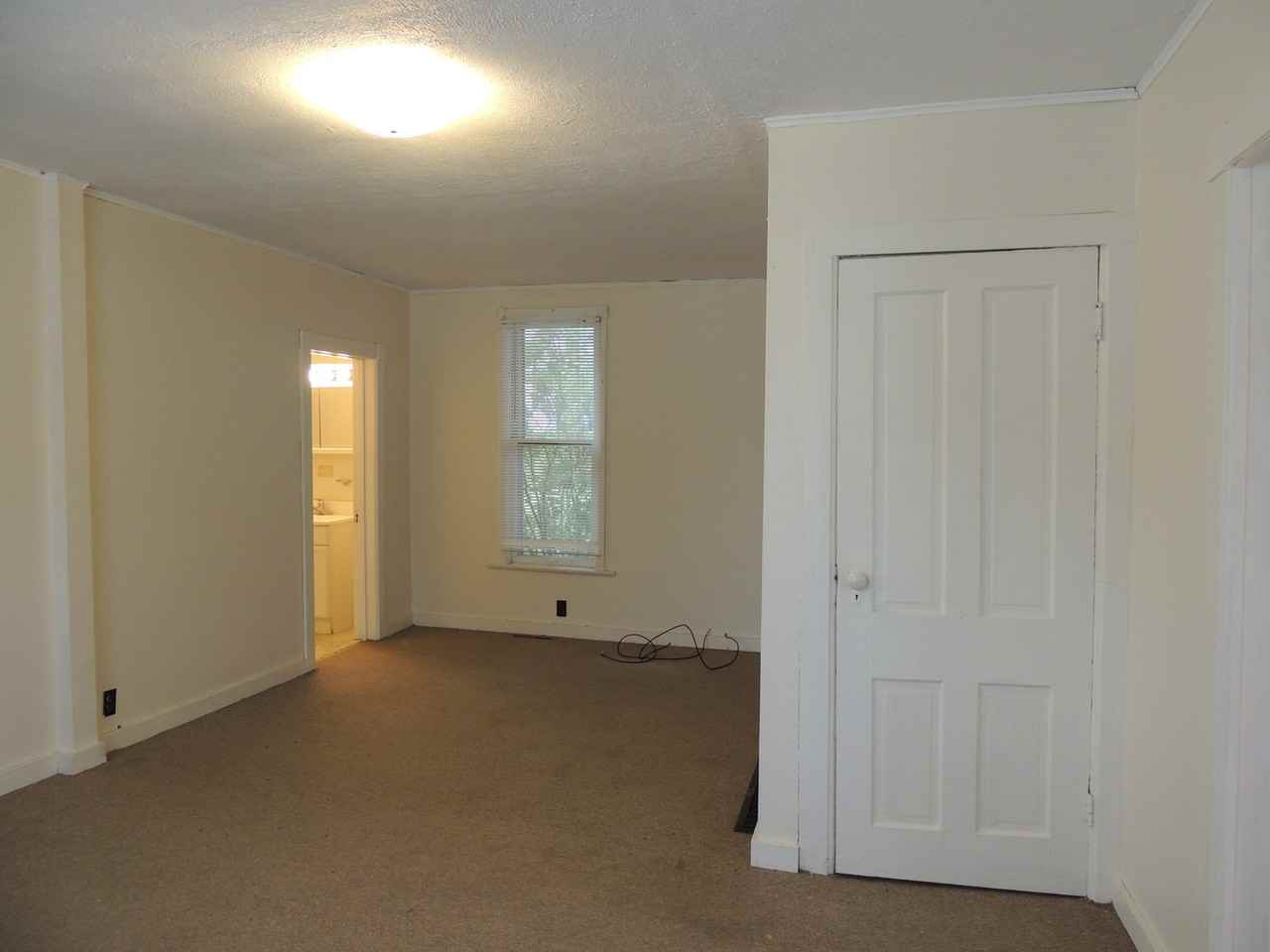 312 Railroad Ave - Photo 3 of 11