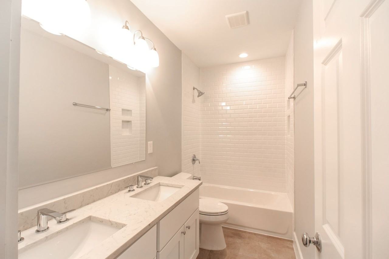 1267 Monroe St Ne - Photo 6 of 15