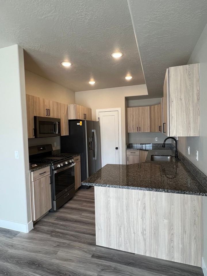 2656 N Clark Pkwy - Photo 3 of 16