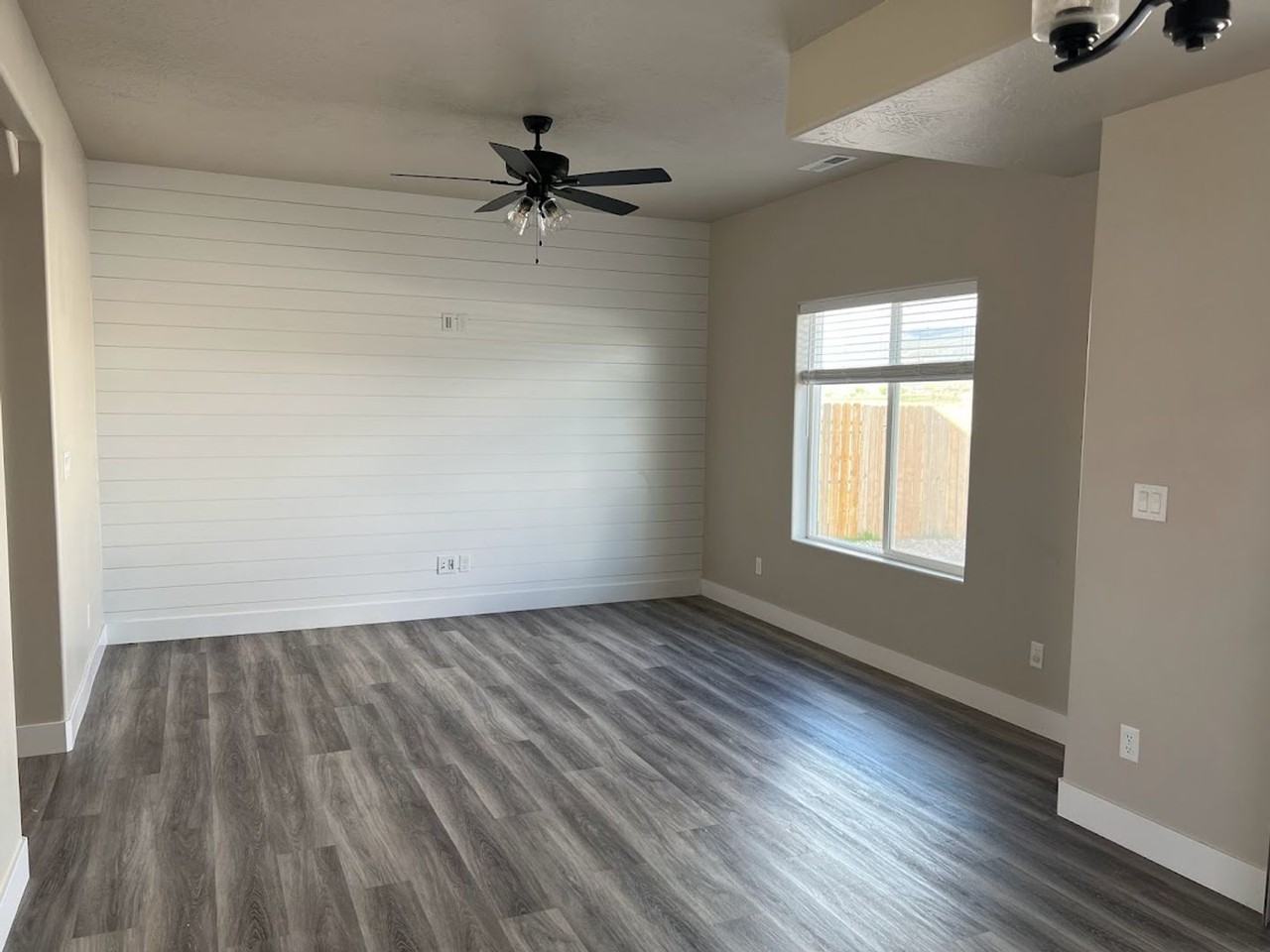 2656 N Clark Pkwy - Photo 4 of 16
