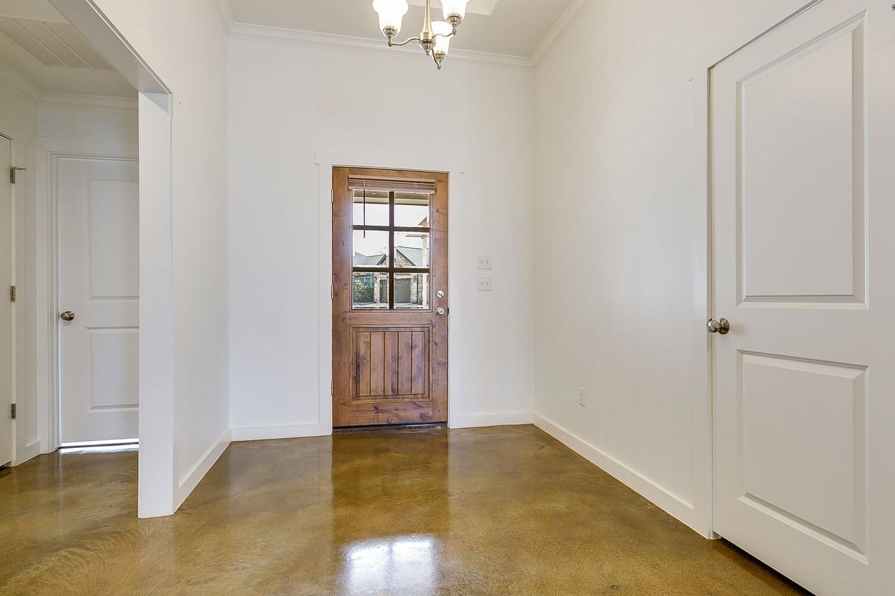 5918 Southampton Pl - Photo 4 of 29
