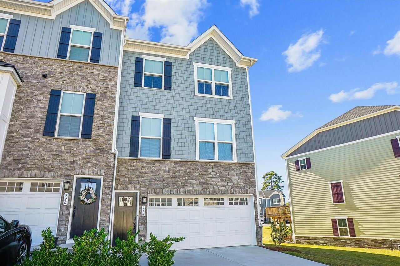 918 Portrush Ln - Photo 2 of 36