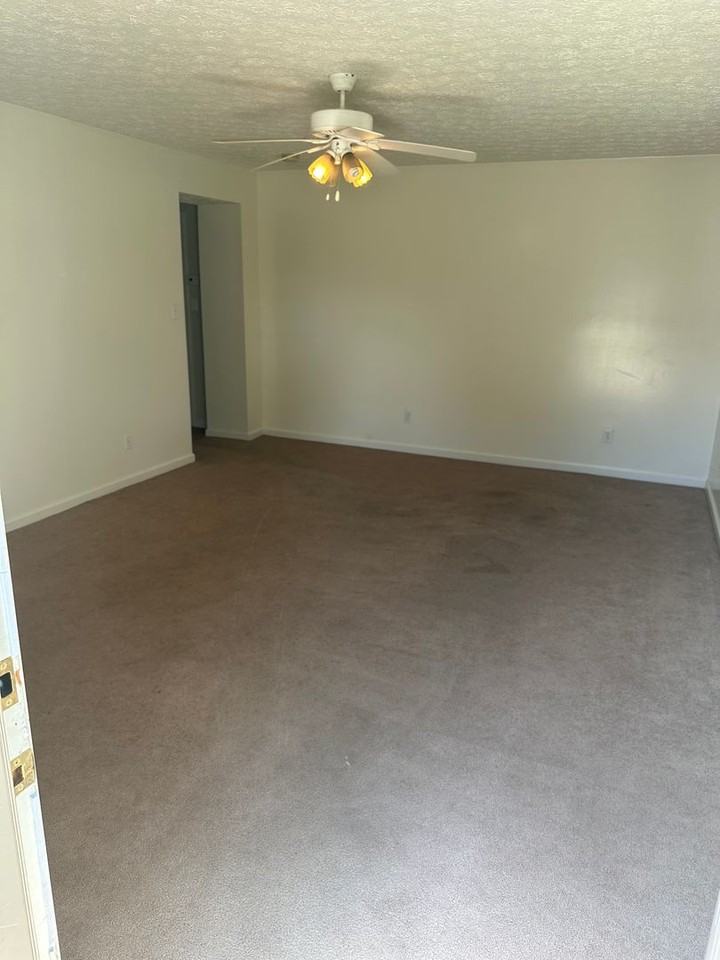 9102 W Jackson St - Photo 5 of 12