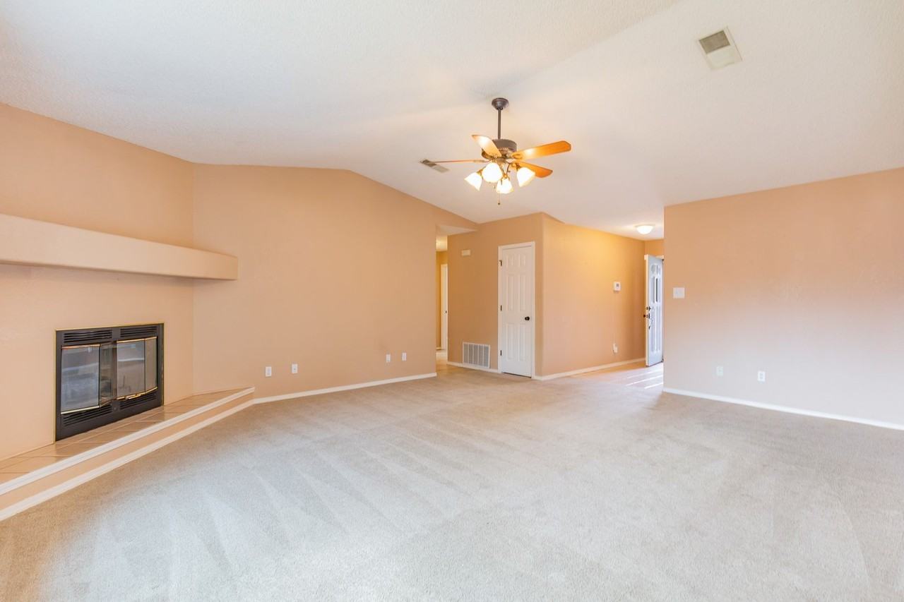 606 Venus Ave - Photo 6 of 27