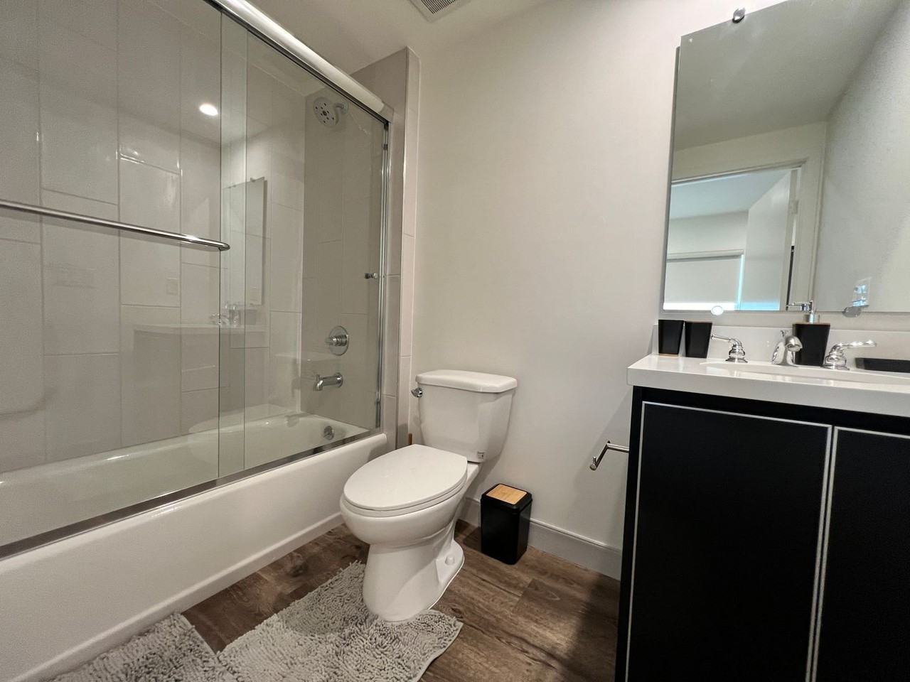 Ecco Selby - Photo 4 of 21