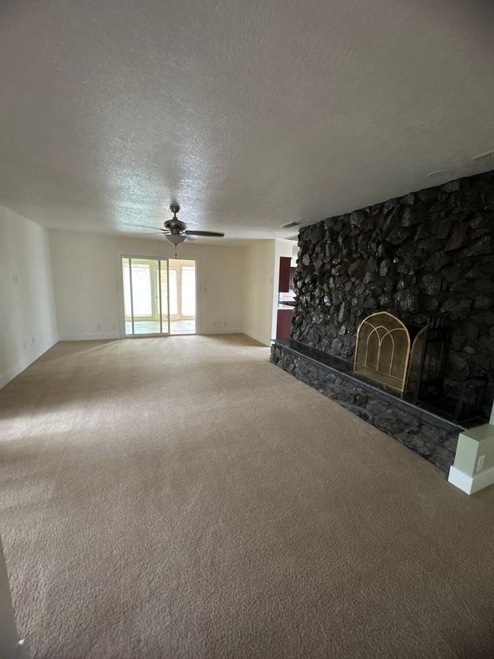 1317 Lexington Rd - Photo 5 of 43