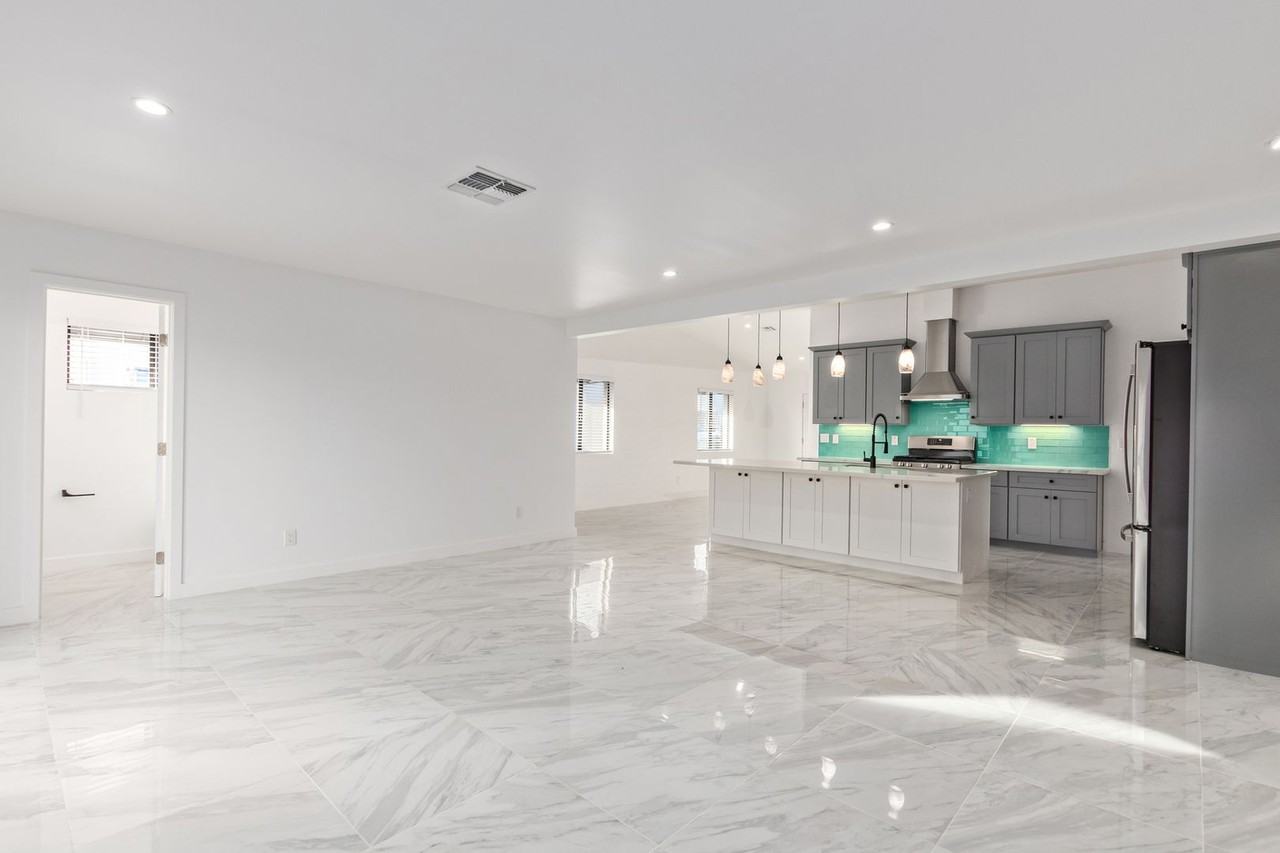 2817 N 29th Pl - Photo 4 of 42