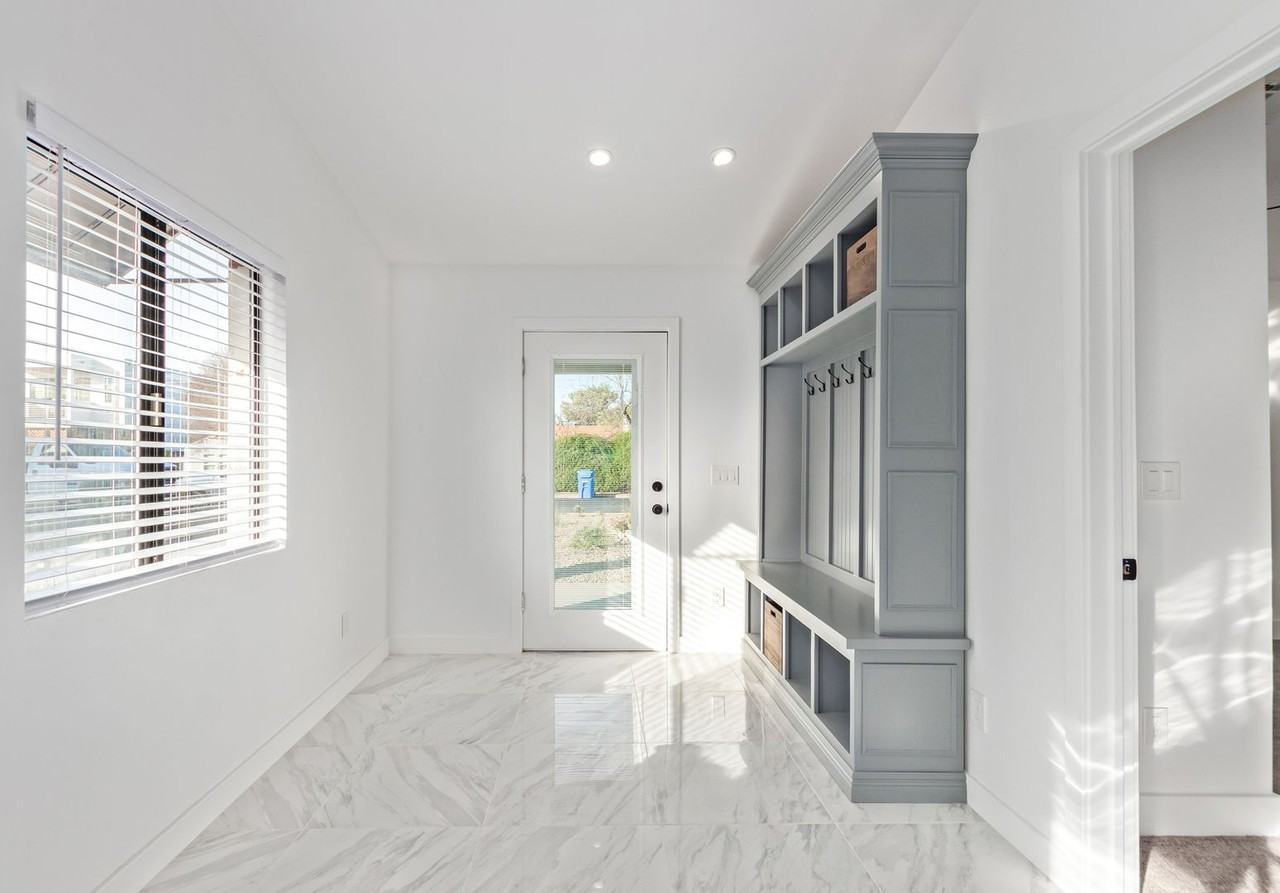 2817 N 29th Pl - Photo 7 of 42