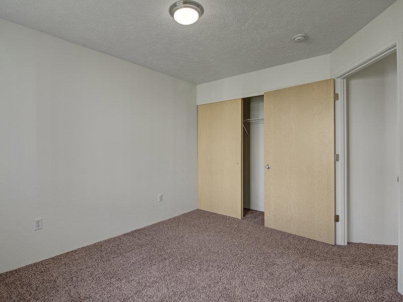 1225 E Westview Ct - Photo 7 of 38