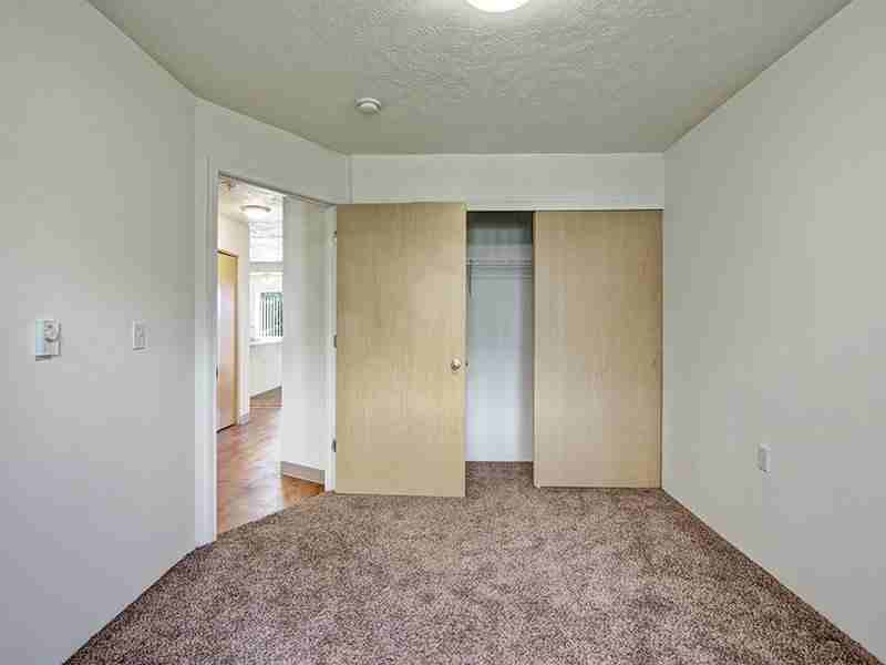 1225 E Westview Ct - Photo 4 of 38