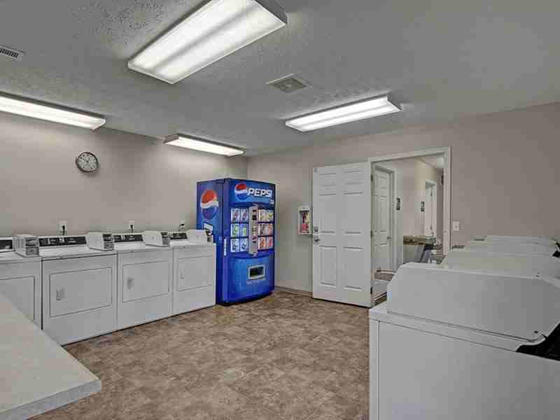 1225 E Westview Ct - Photo 4 of 38