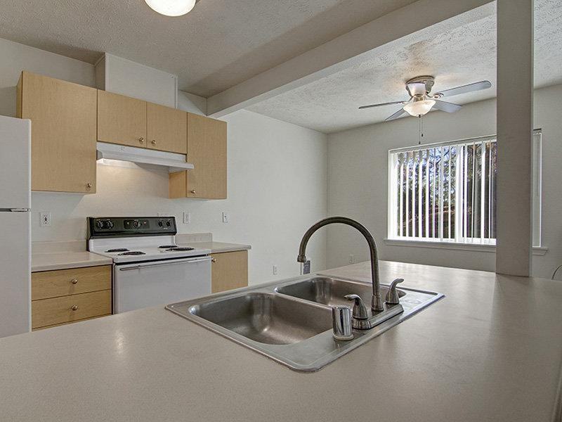 1225 E Westview Ct - Photo 6 of 38