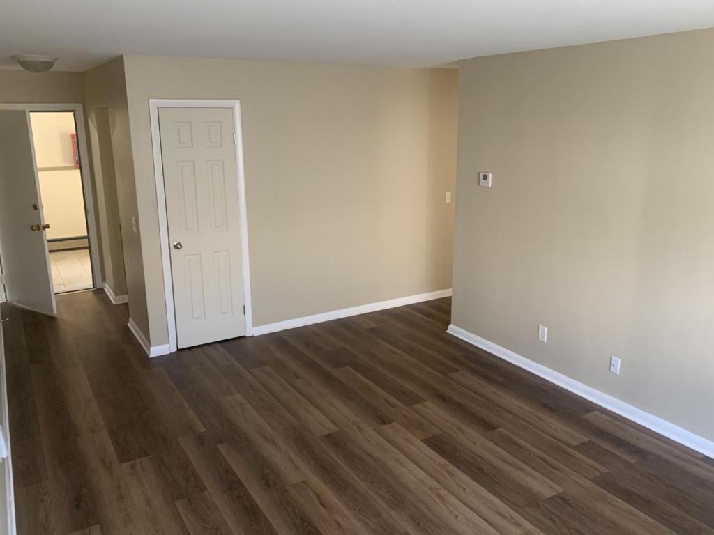 136 W Klubertanz Dr ##Apt - Photo 7 of 9