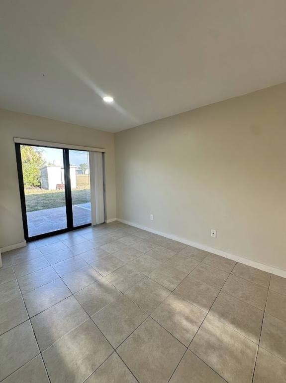 741 Ne 7th Pl - Photo 4 of 8