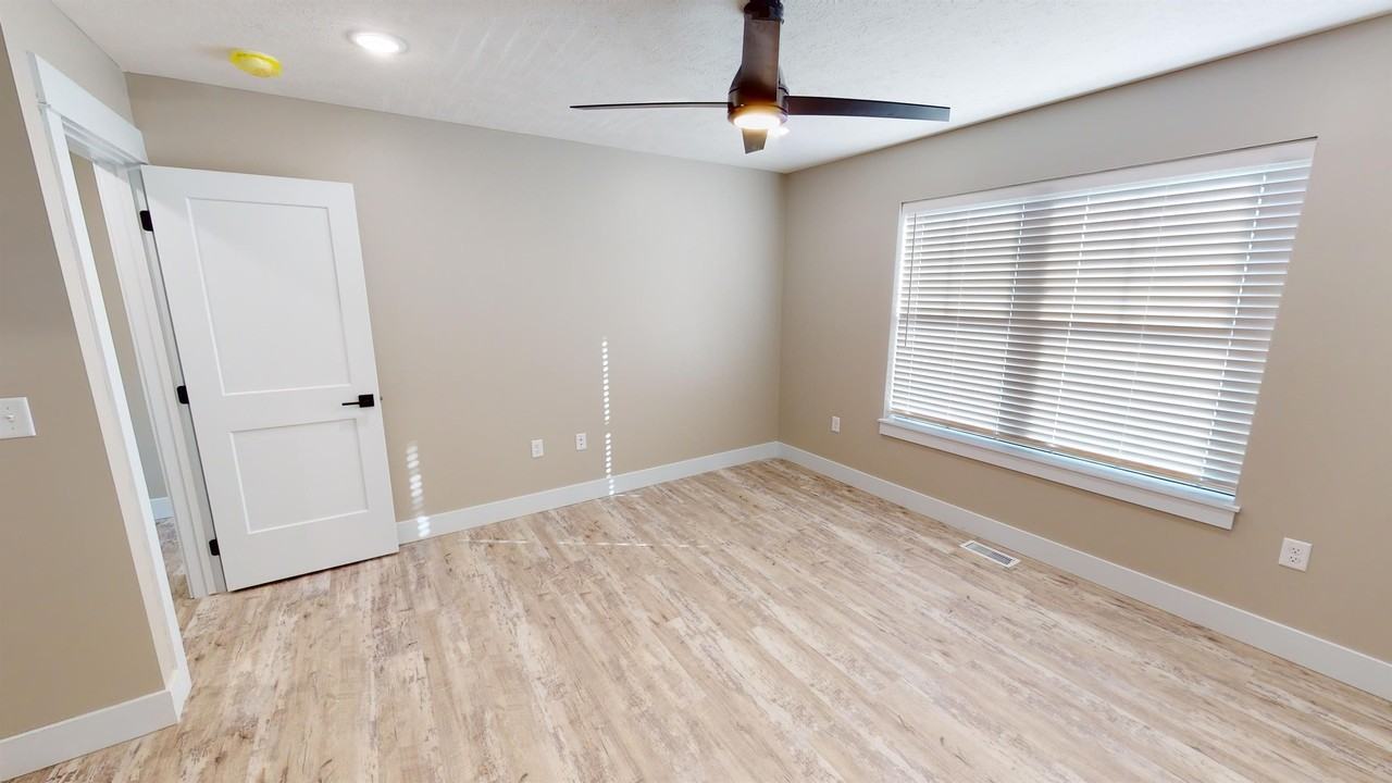 2104 University Dr - Photo 3 of 31