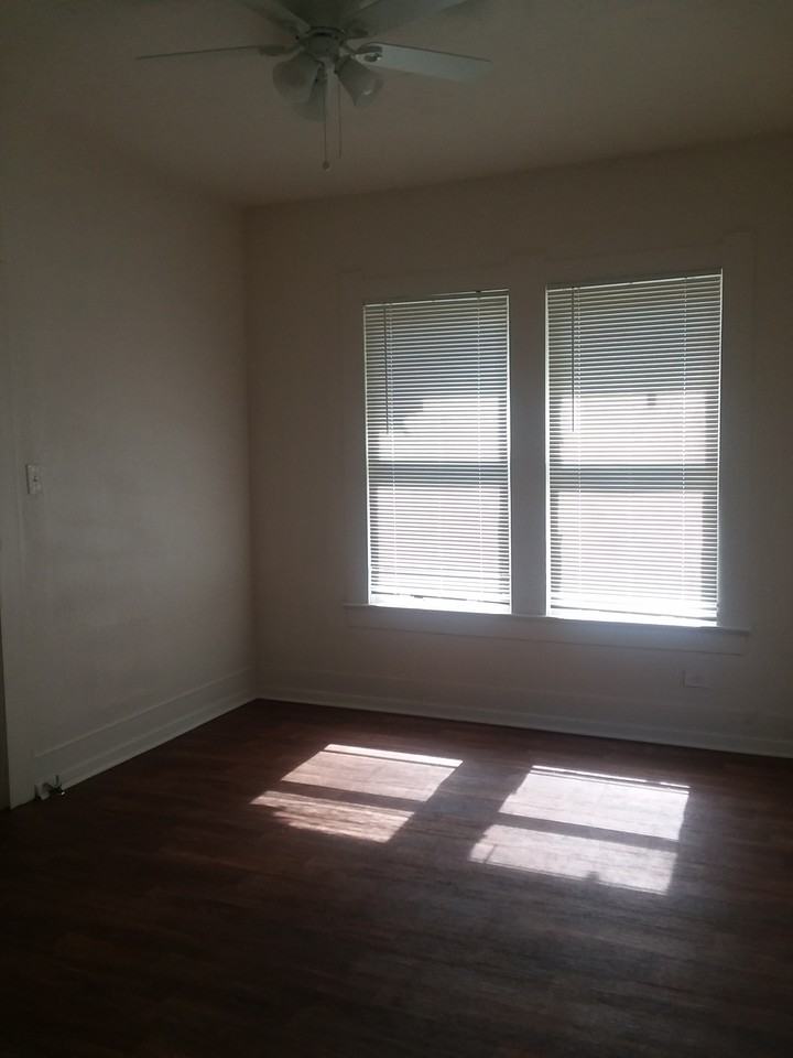 575 Campus St - Photo 3 of 5