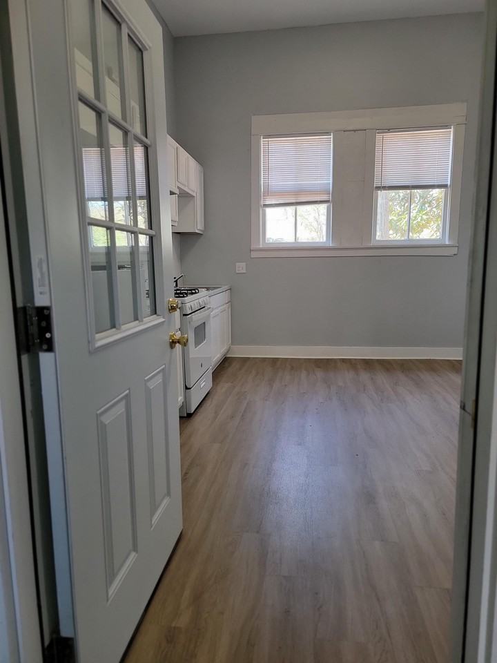 533 W 4th St #3 - Photo 3 of 4