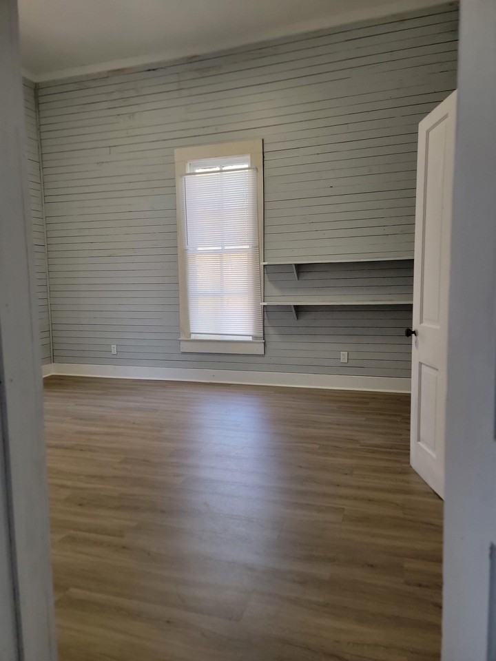 533 W 4th St #3 - Photo 2 of 4