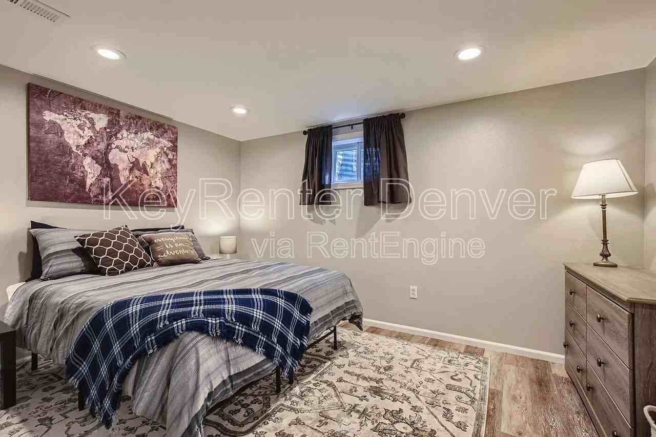 5327 Independence St #B - Photo 5 of 29