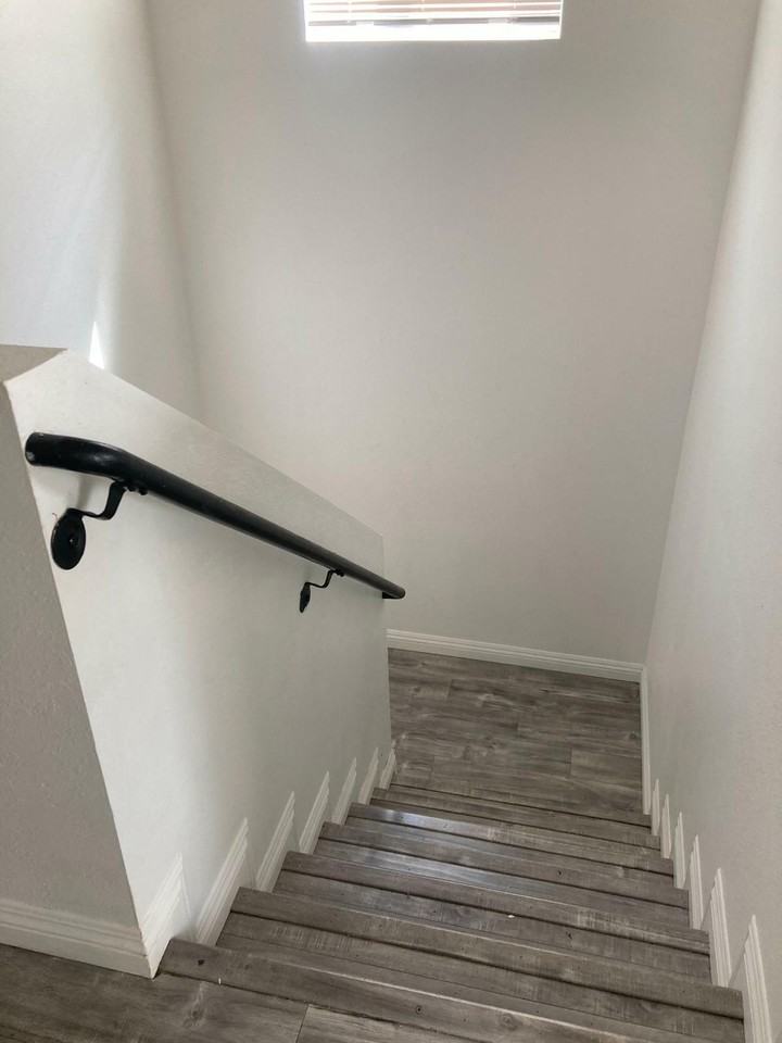 2536 E 135th St #2536 - Photo 3 of 9