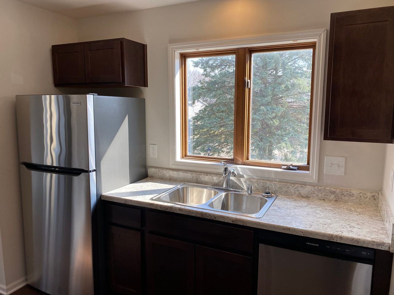 1st Month FREE and REDUCED rent on select few townhomes, hurry and apply before this opportunity slips away! - Photo 6 of 9