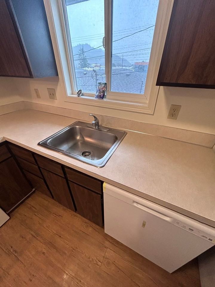 2155 - Photo 3 of 25