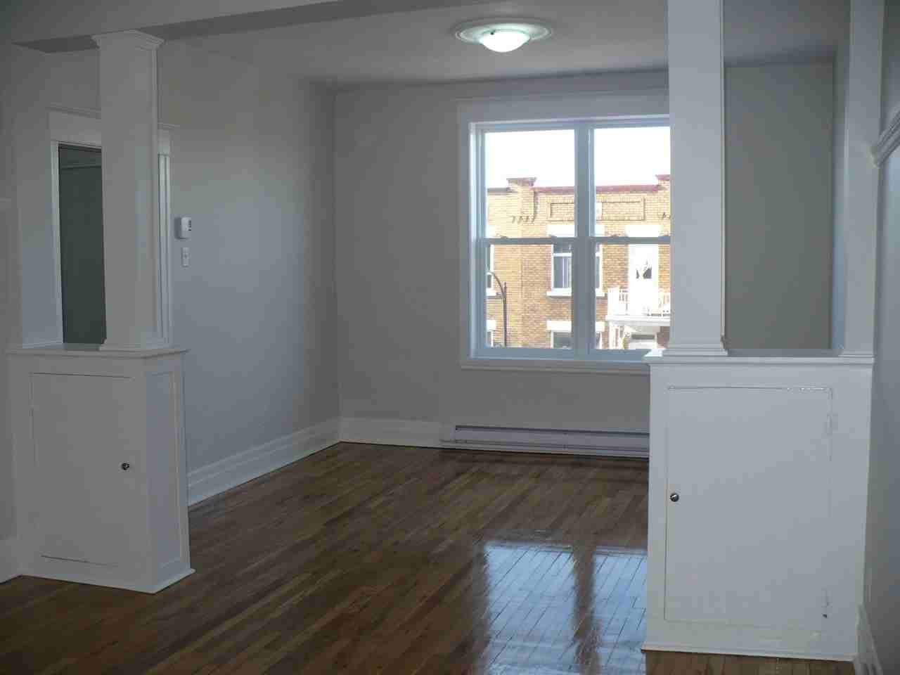 794 4e Avenue - Photo 6 of 7