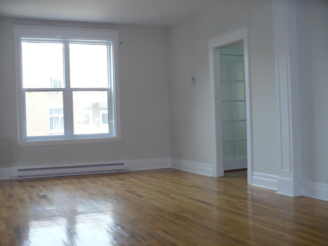 794 4e Avenue - Photo 3 of 7