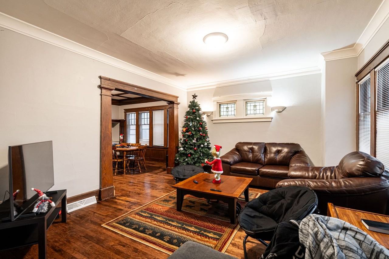 3306 N Oakland Ave - Photo 2 of 23