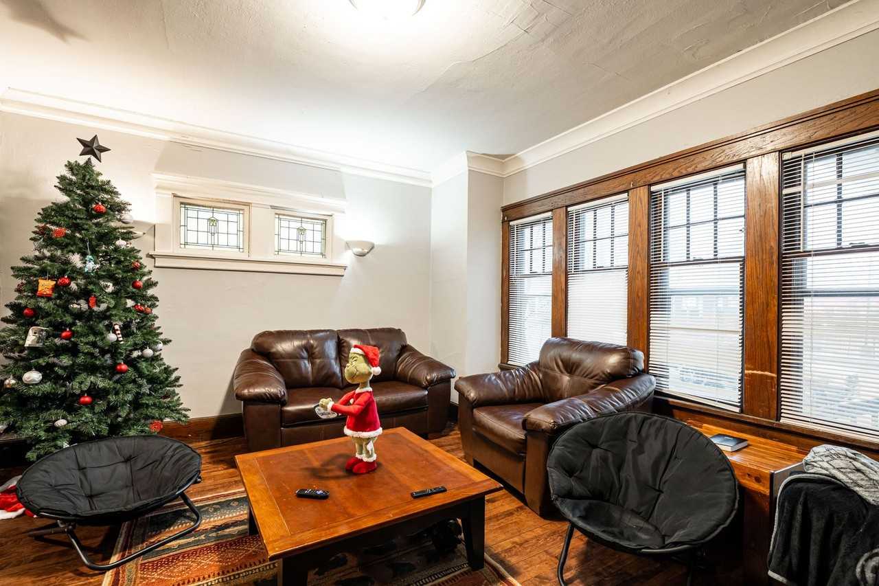 3306 N Oakland Ave - Photo 3 of 23