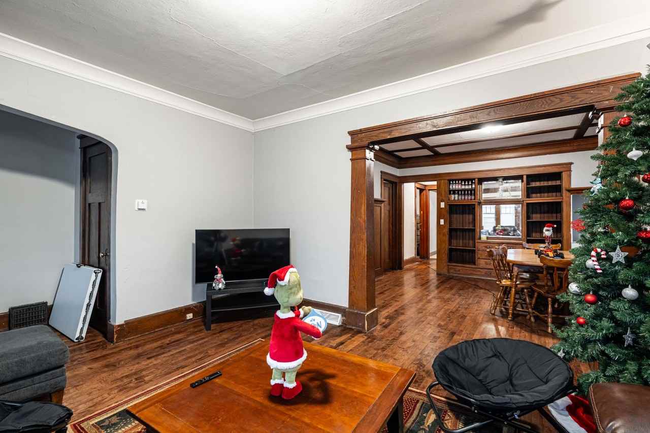 3306 N Oakland Ave - Photo 5 of 23