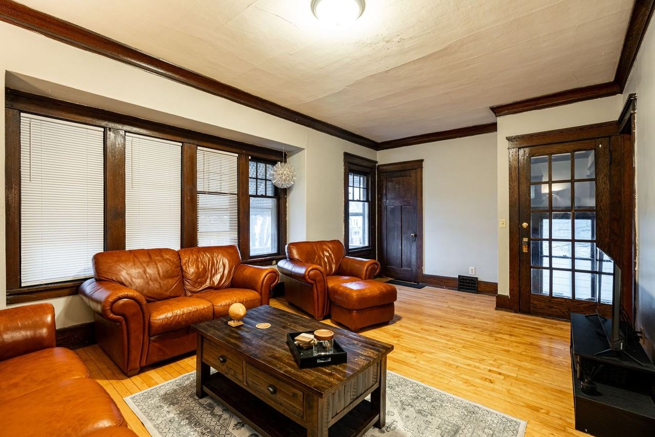 3308 N Oakland Ave - Photo 3 of 24