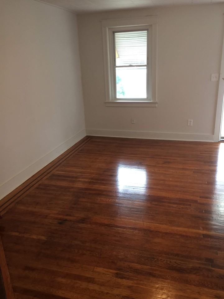 111 Verlenden Ave - Photo 3 of 4