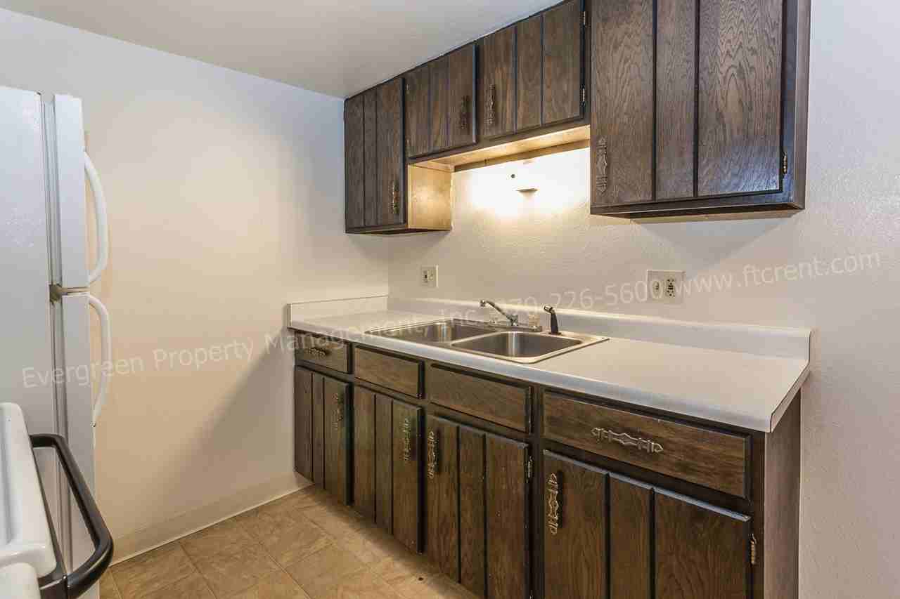1314 E 16th St - Photo 7 of 36
