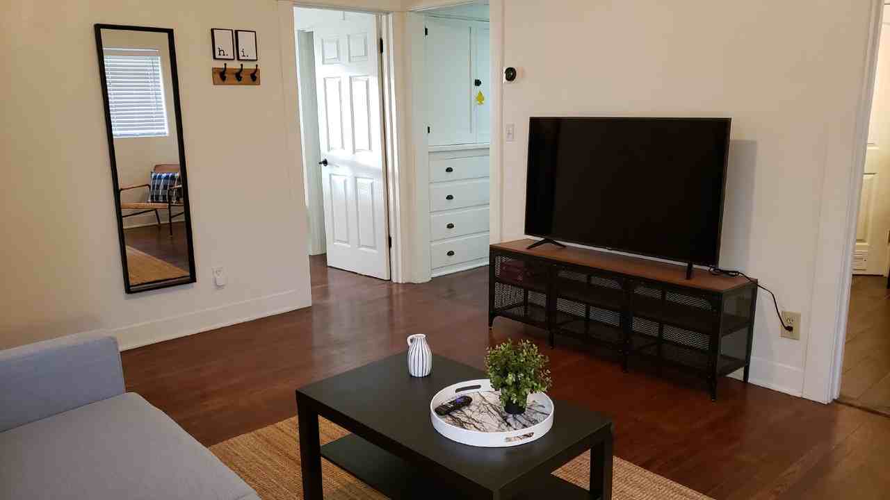 1339 E 8th St - Photo 3 of 25