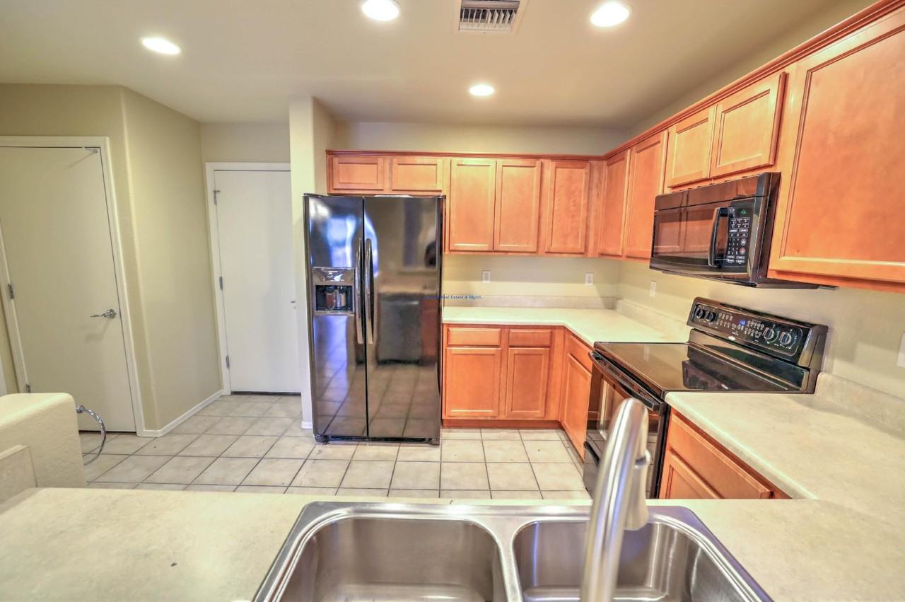 5793 S Cedar Ridge Rd - Photo 3 of 19