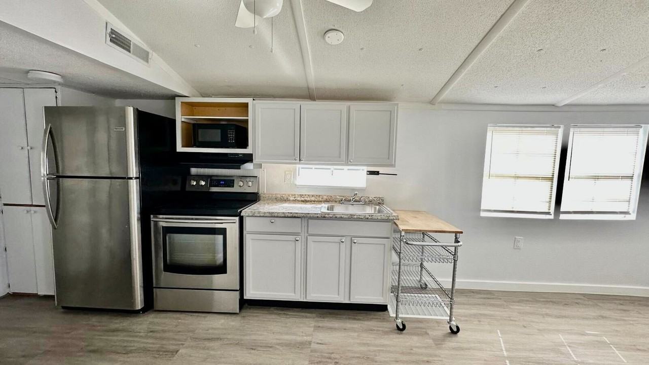 23 Fairview Dr N - Photo 2 of 11