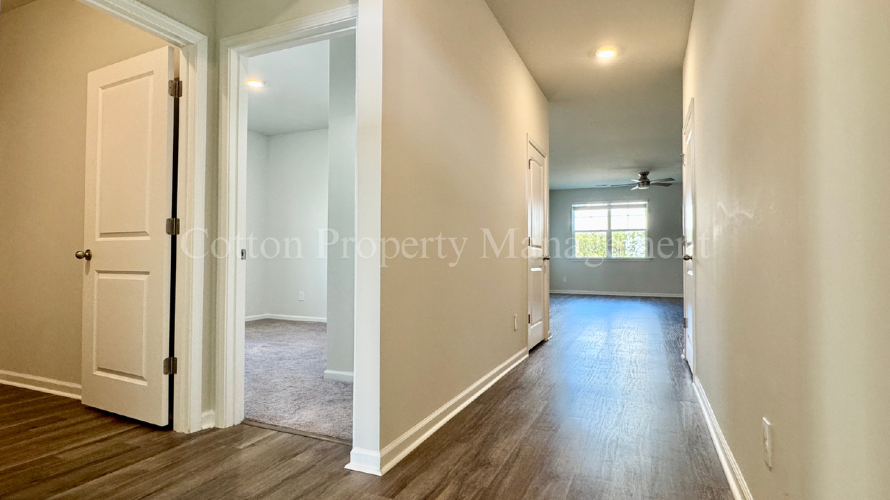 2516 Centerway Ln - Photo 4 of 37
