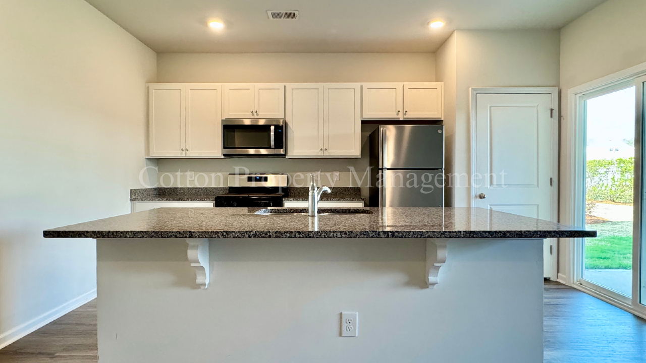 2516 Centerway Ln - Photo 6 of 37