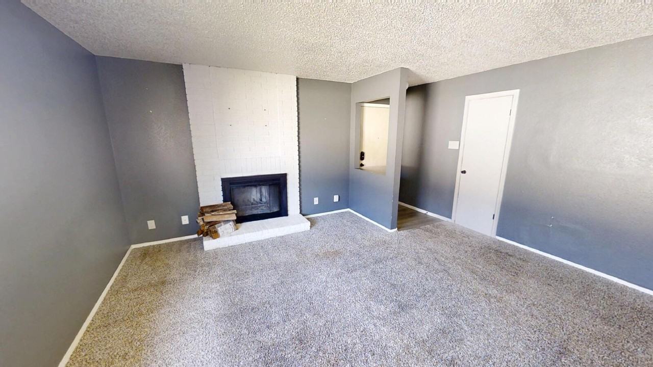 2107 Creekwood Dr - Photo 3 of 25