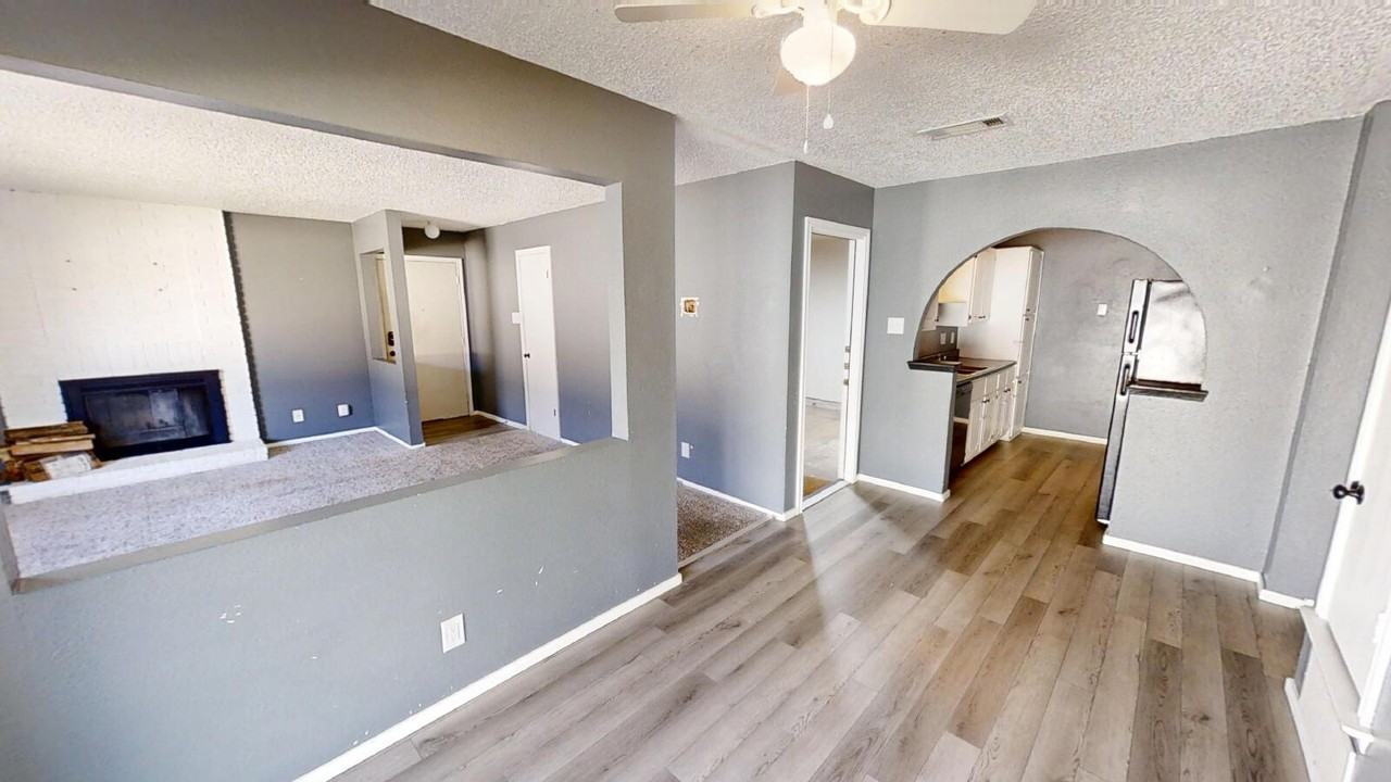 2107 Creekwood Dr - Photo 6 of 25